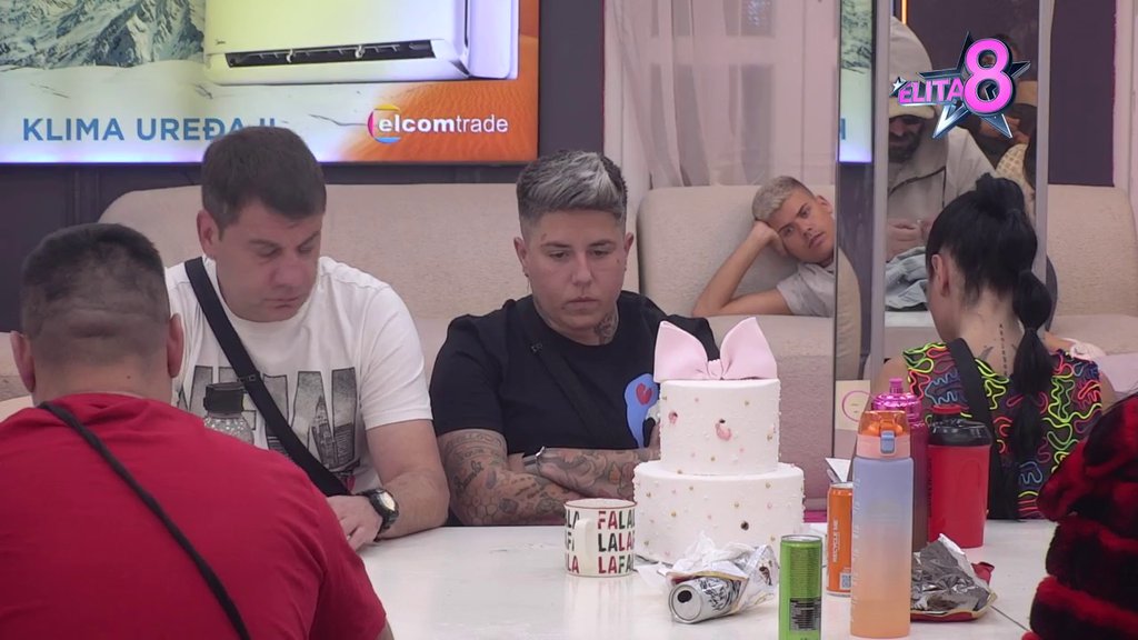 MUKA MI JE VIŠE OD PRAVOG PUTA: Matora besna kao ris na Draganinu porodicu, zapenila iz petnih žila! (VIDEO)