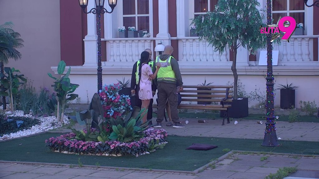 OBEZBEĐENJE NAPRAVILO ŽIVI ZID: Asmin i Maja ponovo u klinču, nastavljaju da ponižavaju jedno drugo! (VIDEO)