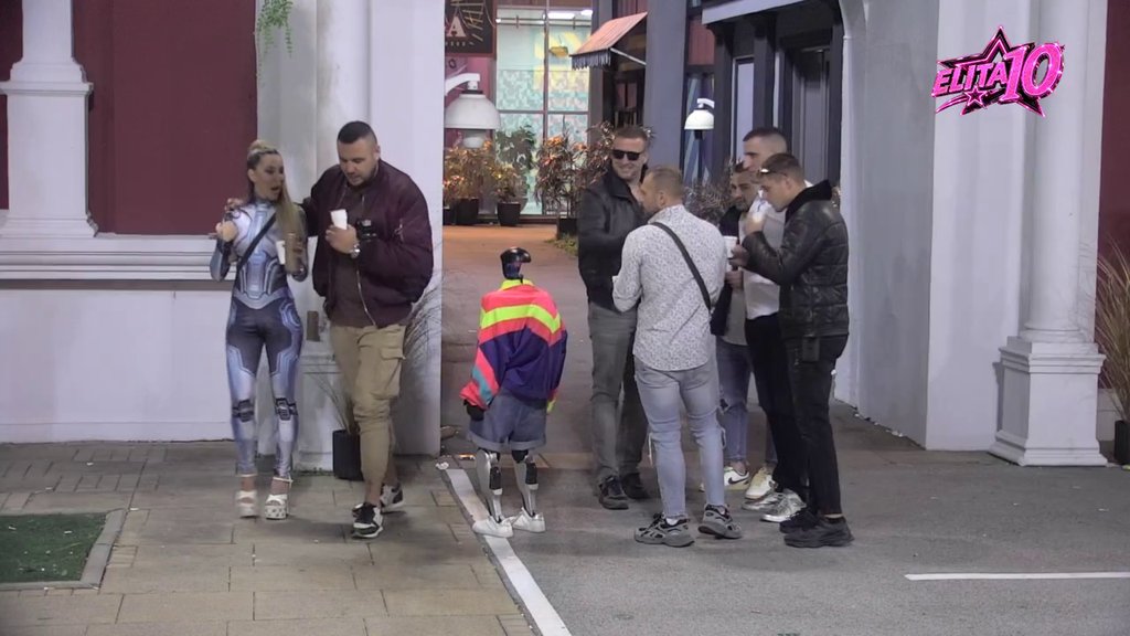 Šta si obukla to ko da si u akvarijumu: Car isprozivao Anelinu odevnu kombinaciju, pa imao posebnu molbu za Tošu! (VIDEO)