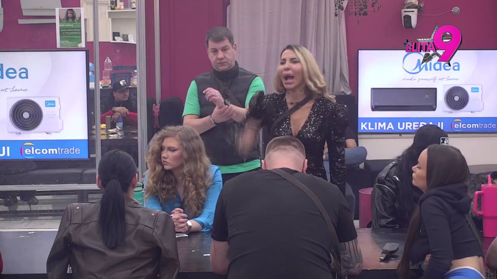 NEZAPAMĆENI HAOS! Ivan Marinković napljuvao Aneli kao nikad do sad: Najveće zlo koje je šetalo svetom! Ahmićeva mu odmah udarila na očinstvo! (VIDEO)