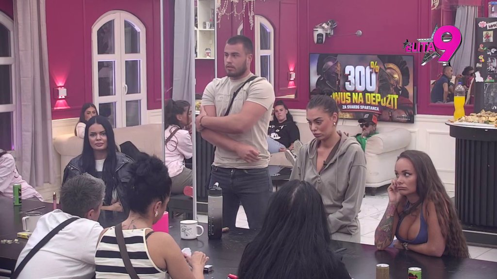 Osećam se bezvredno i stalo mi je do njega: Mina Vrbaški se slomila zbog raskida s Viktorom, Ivan dao svoj sud: Ne može očima da te gleda (VIDEO)