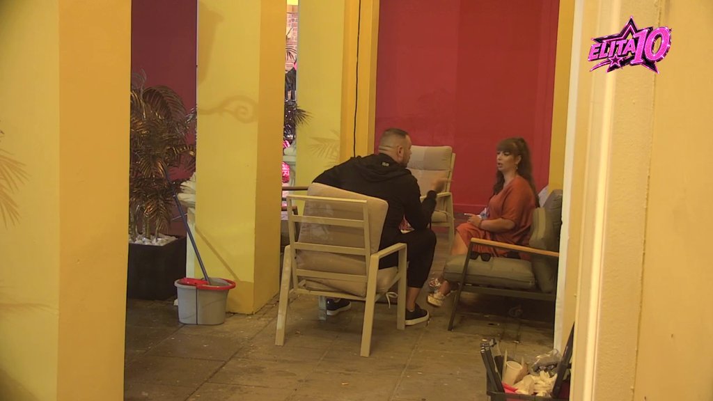 Da je on to uradio, bio bi HAOS! Car zamerio Miljani jer mu je bacila sliku sa torte sa Zolom, ona ga pecnula: Hoće po svaku cenu da uđe u rijaliti (VIDEO)