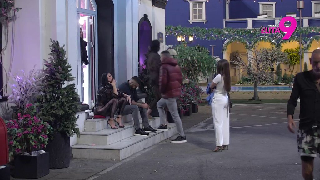 Nakačili se ko čičak na nju! Maja i Asmin ne vade Staniju iz usta, gledaju na sve načine da je unize: Raspadaju joj se helanke (VIDEO)