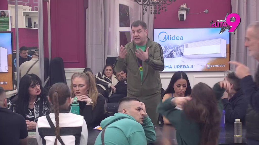 On nosi kecelju, a ona mu meri na sat: Ivan jedva dočekao da isproziva Teodoru, žestoko potkačio i Anđela! (VIDEO)