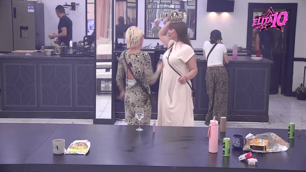 Rat Miljane i Cara trese Belu kuću! Ona počela s GNUSNIM uvredama: Kakva majka, takva ćerka (VIDEO)