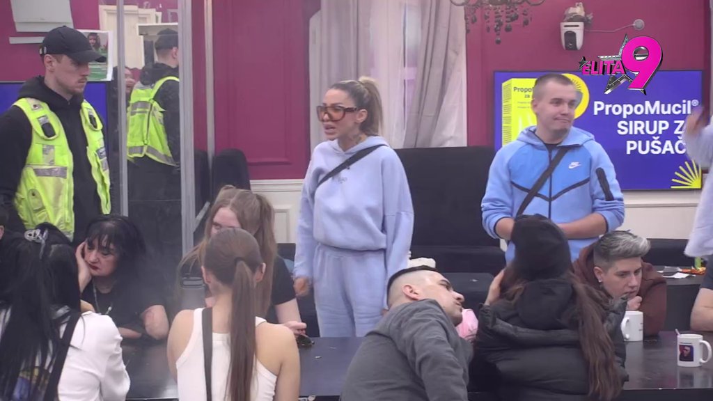 ŠOK TERAPIJA ZA LUKU! Aneli podržala Anitu da rešeta Vujovića, on počeo da gori i da se puši! (VIDEO)