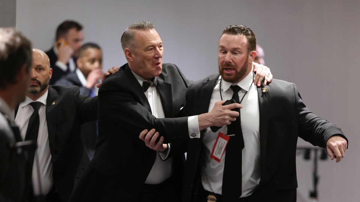 ANALIZA ČITANJA SA USANA: Otkriveni detalji razgovora Vensa i telohranitelja u trenutku pucnjave u Vašingtonu (VIDEO)