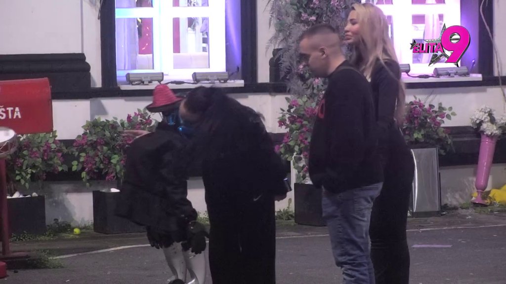 Da li ja ličim na konobara? Aneli i Dačo mole za još koju kap alkohola, Toša ih jednim potezom vratio na fabrička (VIDEO)