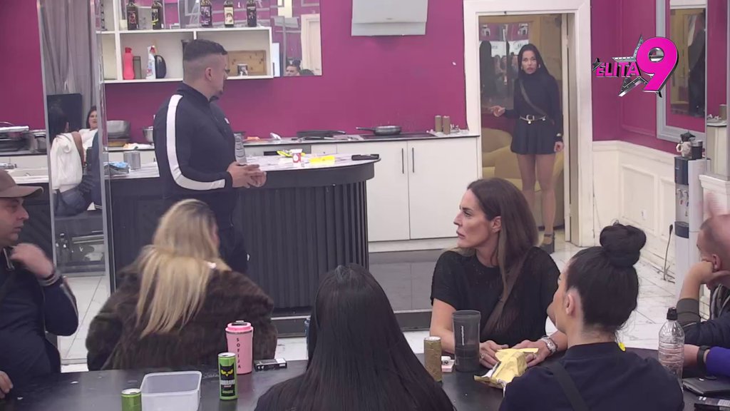 NE ZNA ZA SRAMOTU! Sofija posle svih izrečenih laži u vezi Daneta počela da se hvali skupim darovima: Mlada sam devojka, prihvatam poklone i novac (VIDEO)