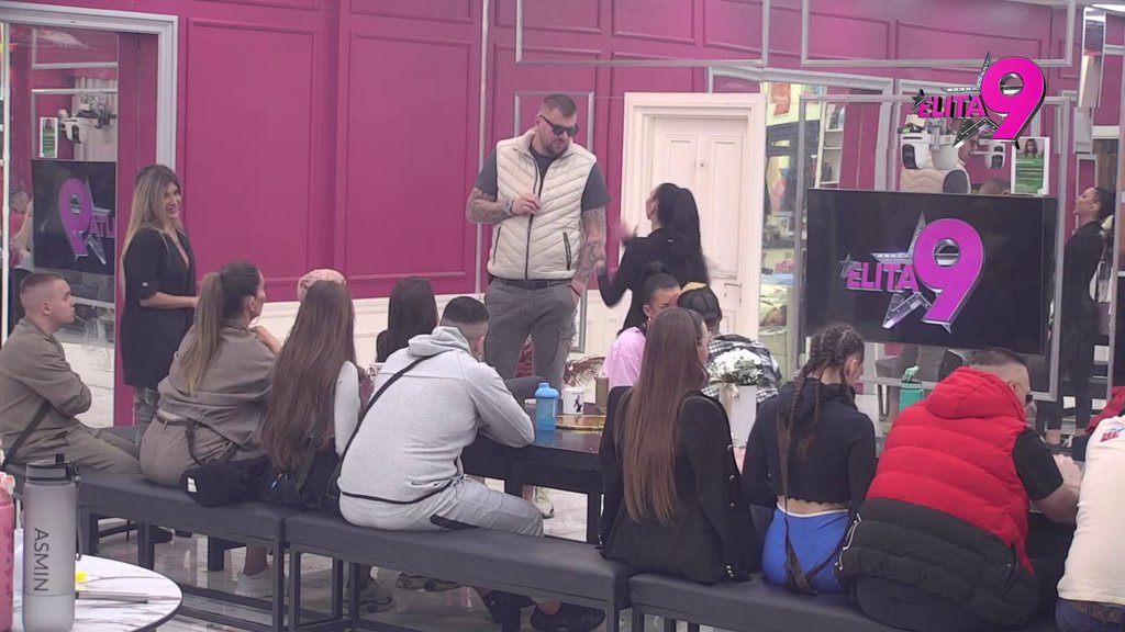 Ovaj svinjoglavi istripovao da je neko mu*o: Milena obrisala patos s Alibabom, on udario nikad niže: Ti i tvoj muž ste LAŽNI MAFIJAŠI (VIDEO)