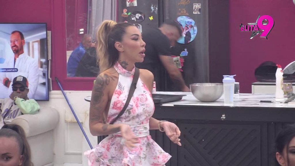 Ona ne može bez nas, tek ću da je komentarišem: Aneli, Luka i Anita sasuli sve jedni drugima u lice, leti perje za crnim stolom! (VIDEO)