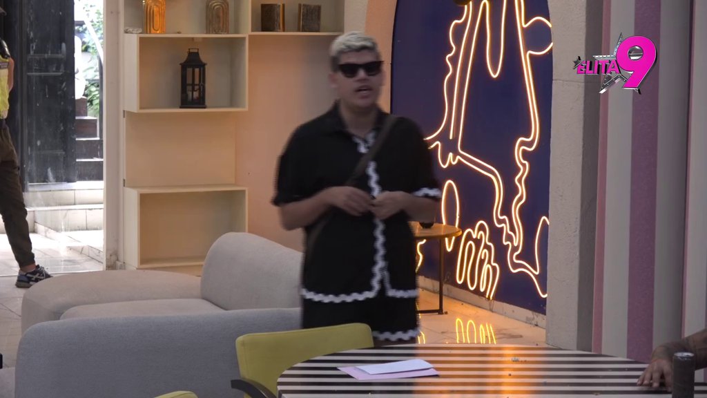 Ona opstaje u rijalitiju tako što OPŠTI SA MUŠKARCIMA: Uroš Stanić nazavo Maju Marinković PRILEPKOM, uništio je argumentima! (VIDEO)