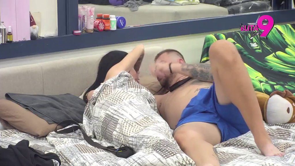 NEMA VRDANJA: Vanja jasno stavila Janjušu do znanja da za intimu mora da OZVANIČI vezu s njom! (VIDEO)