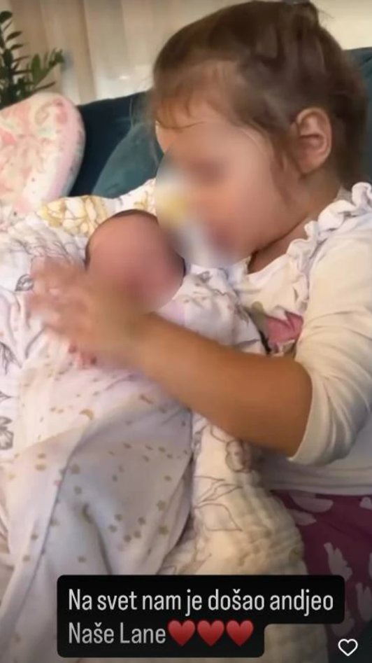 MAMA RODILA DRUGO ČEDO: Luna Đogani podelila fotografije iz porodilišta, pa otkrila da danas ima razlog za SLAVLJE (FOTO)