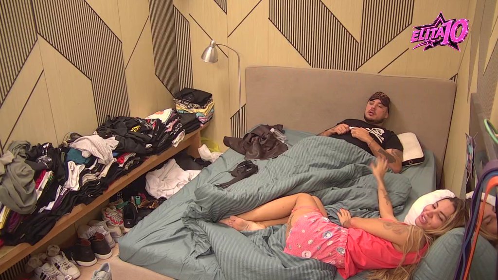 JEDAN SE OTEG'O, DRUGI SE PROTEG'O! Aneli otišla kod Cara, ne skida osmeh sa lica (VIDEO)