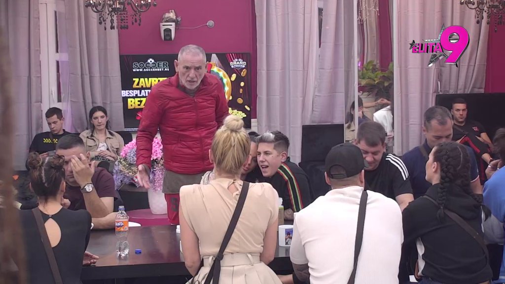 Ovacije odzavanju Elitom: Takmičari čestitaju Mići na uništenju Bebice, on bljuje vatru! (VIDEO)