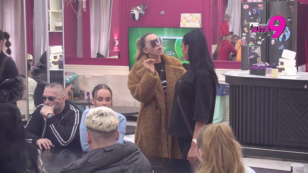 Raskrinkana TAJNA VEZA Jakšićke i Anđela, ona sve potvrdila: Prestao je da ljubi vas, sad vam je krivo! Aneli je zakucala: Otkad je dobio poklone sa mnom, postala si ljubomorna! (VIDEO)