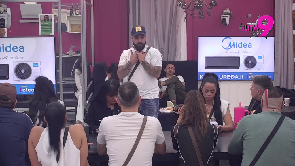 ŠOKIRAN ONIM ŠTO ČUJE: Anđelo stekao utisak da je Aniti svejedno da li dete rađa Luki ili Filipu! (VIDEO)