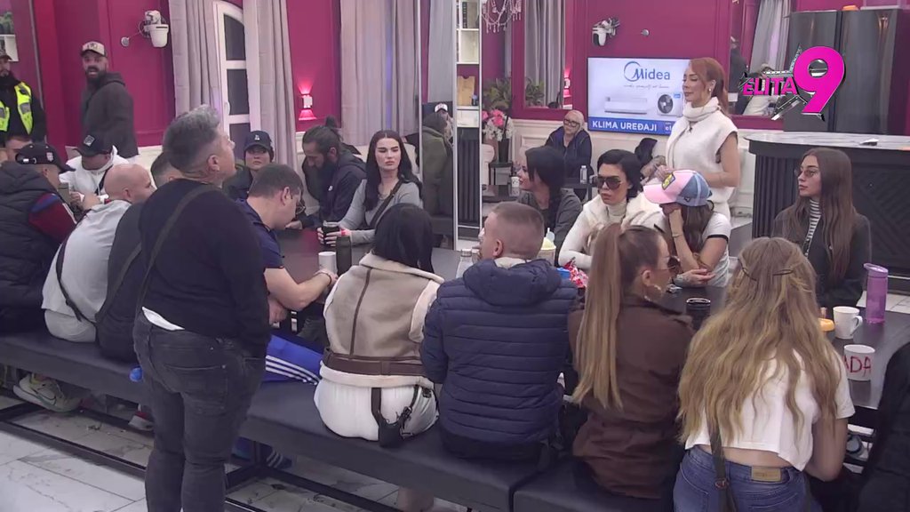 Pomirenje traje kao jogurt! Aneli i dalje tvrdi da ju je Luka TUKAO, on zaurlao: Sve stvari da si uzela, sviđa mi se Anita i ne prilazi mi! (VIDEO)