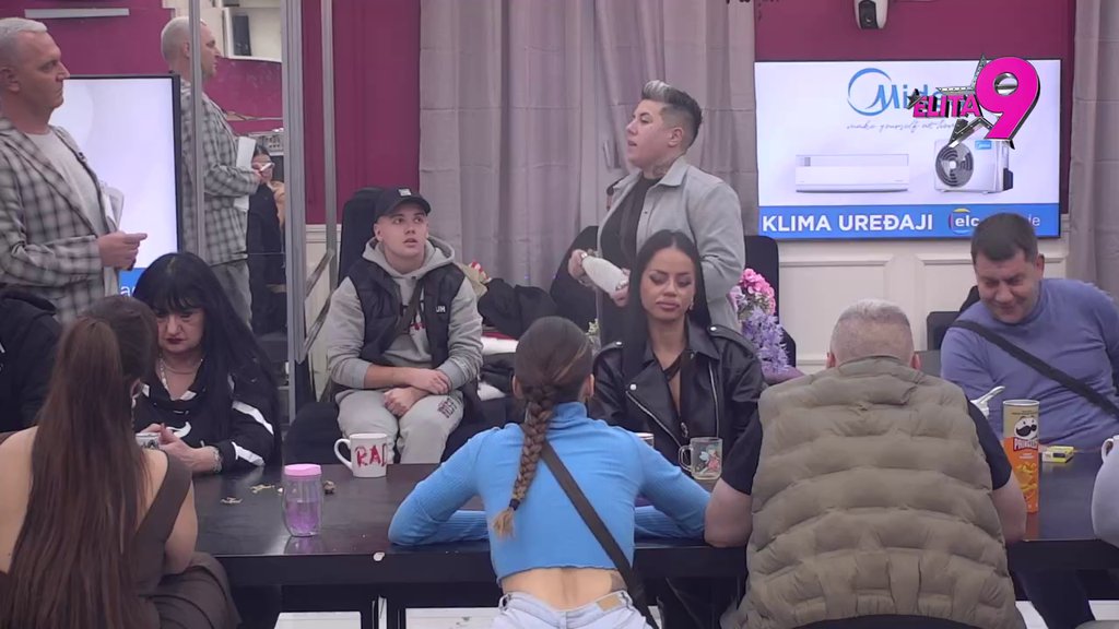 Udružili snage: Matora i Anđelo u duetu patosirali Anitu, ona bezsupešno pokušva da se uzdigne sa dna (VIDEO)