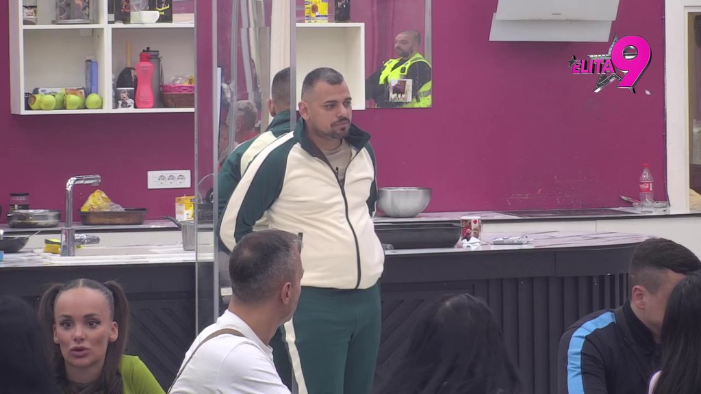 Kajem se za... Bora progovorio o monstruoznim i jezivim uvredama, učesnici skočili na noge kao opareni zbog njega (VIDEO)