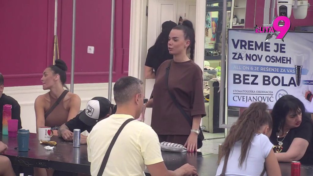 VODILA TE JE U CRKVU DA TI ISTERAJU DEMONE: Anđelo uveren da Anita pujda drugaricu Tamaru protiv njega, izneo ŠOK TVRDNJE na račun Stanojlovićeve: NI DA IMAM OSMORO DECE, NE BIH OSTAO SA ŽENOM KOJA...  (VIDEO)