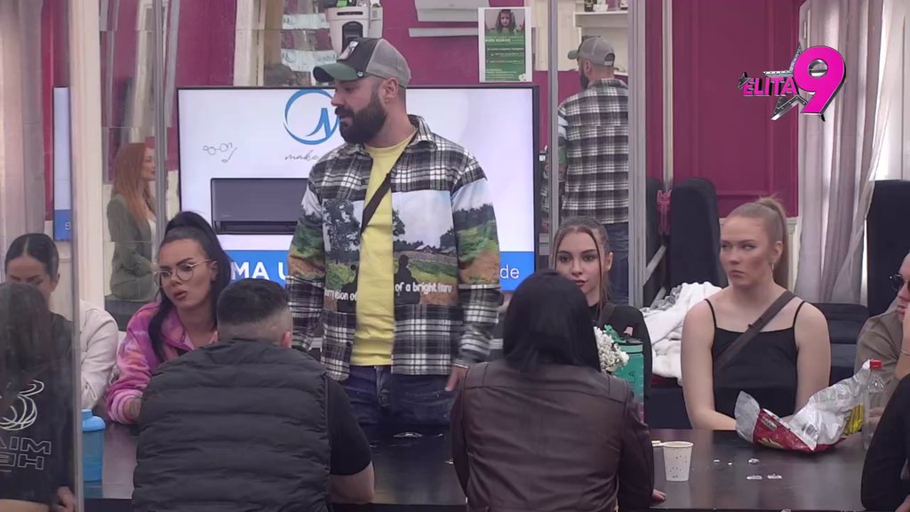 LAŽEŠ, LAŽEŠ! Učesnici urnišu Maju, tvrdi da nikog posebno nije GANJALA PO KAZINU u bademantilu! (VIDEO)