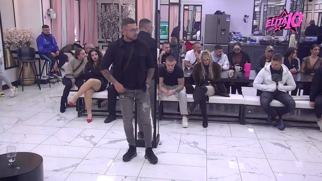 Ovo je gospođetina koja poštuje bivšu ljubav: Stefanović uzdigao Anđelu pred Sanjom, ona izgorela: Ako je očekivao cvetić, trebao je da... (VIDEO)