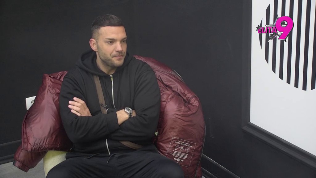 Razvezao jezik: Anđelo nikad žustrije komentarisao aktuelna dešavanja u kući, pa ovu takmičarku nagazio svim silama! (VIDEO)