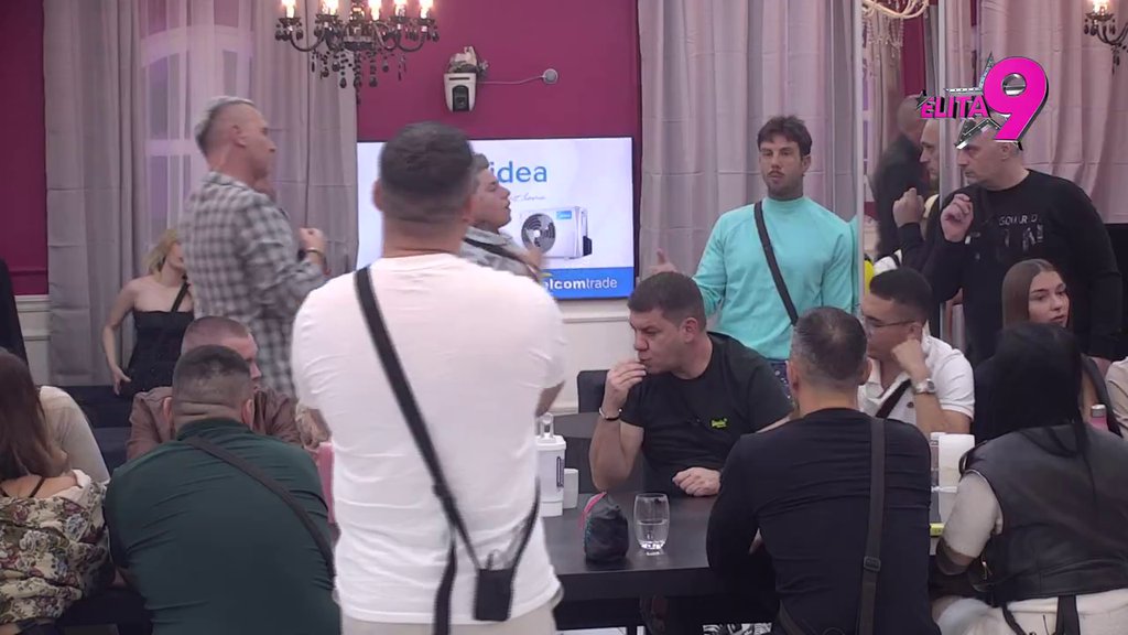 ONE UČE NORU DA JOJ JE LUKA TATA! Asmin izgoreo zbog Anelinog upoznavanje ćerke sa momcima, pa žestoko udario na zajednički život Vujovića i Ahmićeve: Gde će dete da ide u vrtić? (VIDEO)