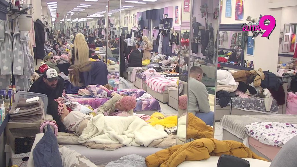 Gde je narod što je slao poklone?! Anita NE MOŽE DA DOĐE SEBI, nastavlja da plače i kuka zbog Lukinog spajanja sa Aneli! (VIDEO)