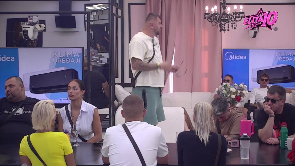 Filip Đukić postao najveća sprdačina Elite: Takmičari mu se smeju u facu, Aneli priznala da su raskinuli (VIDEO)