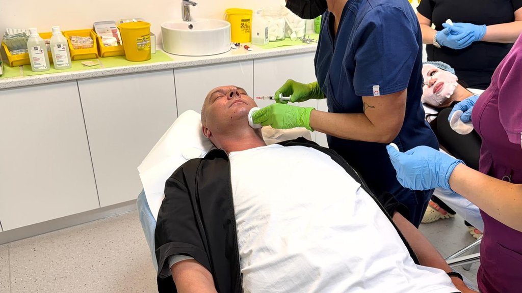 Milan Milošević na remontu! Voditelj Elite uhvaćen kod estetskog hirurga, pogledajte šta je radio pred večerašnju emisiju (FOTO)