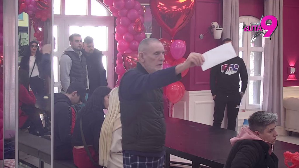 K*RVA MILFARSKA! Bora povileneo kad je čuo da više neće spavati sa Anastasijom u rehabu! (VIDEO)