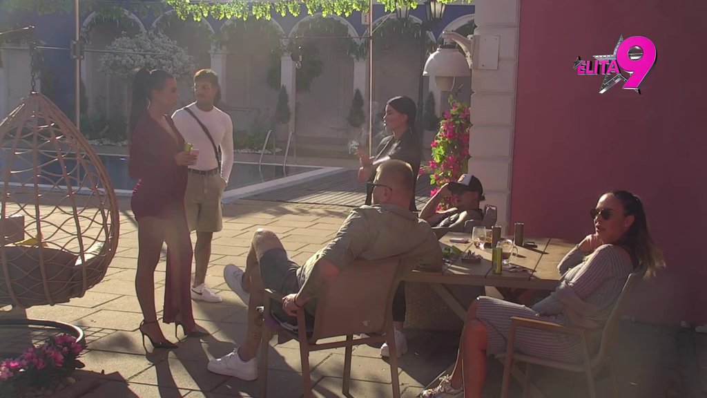 SETIO SE POKOJNE PRABABE! Janjuš komentarisao Anitinu liniju, a onda je SVE NASMEJAO DO SUZA! (VIDEO)