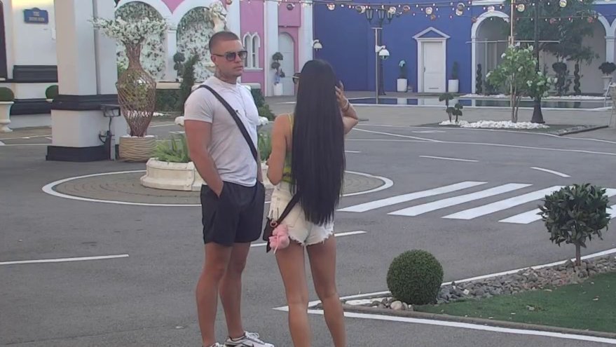 MOJ OTAC BI BIO PONOSAN: Slađa Poršelina tvrdi da je se roditelji ne stide! (VIDEO)