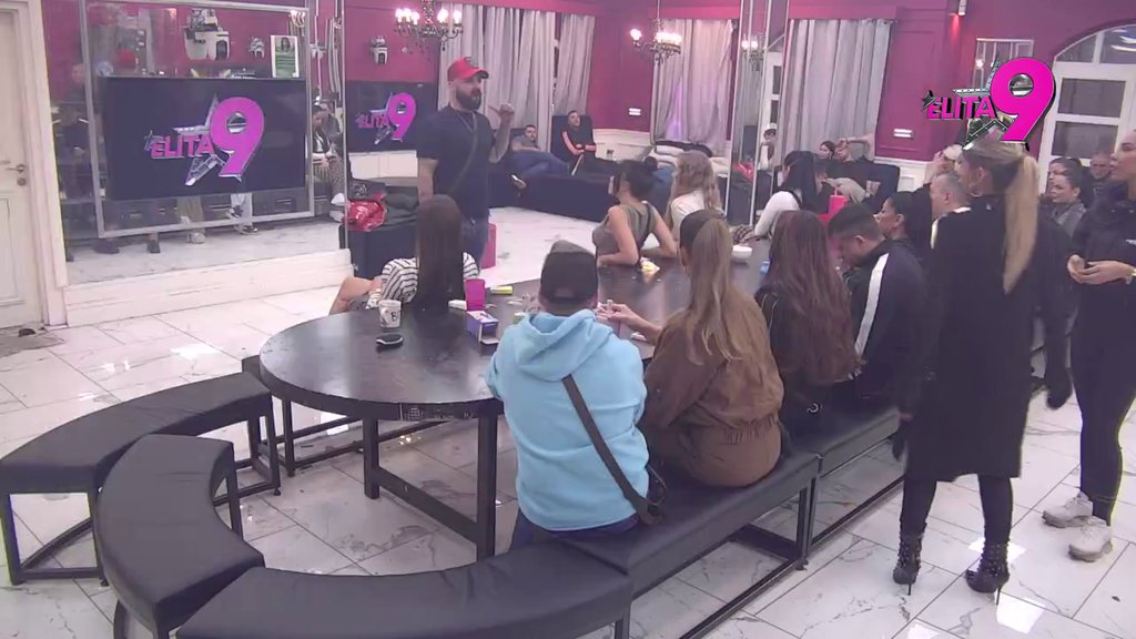 OPSEDNUTI SU SA MNOM: Aneli saznala da su je Anita i Luka ponovo komentarisali, Vujović ponovo pokušao da porekne sve, ali mu nije pošlo za rukom (VIDEO)