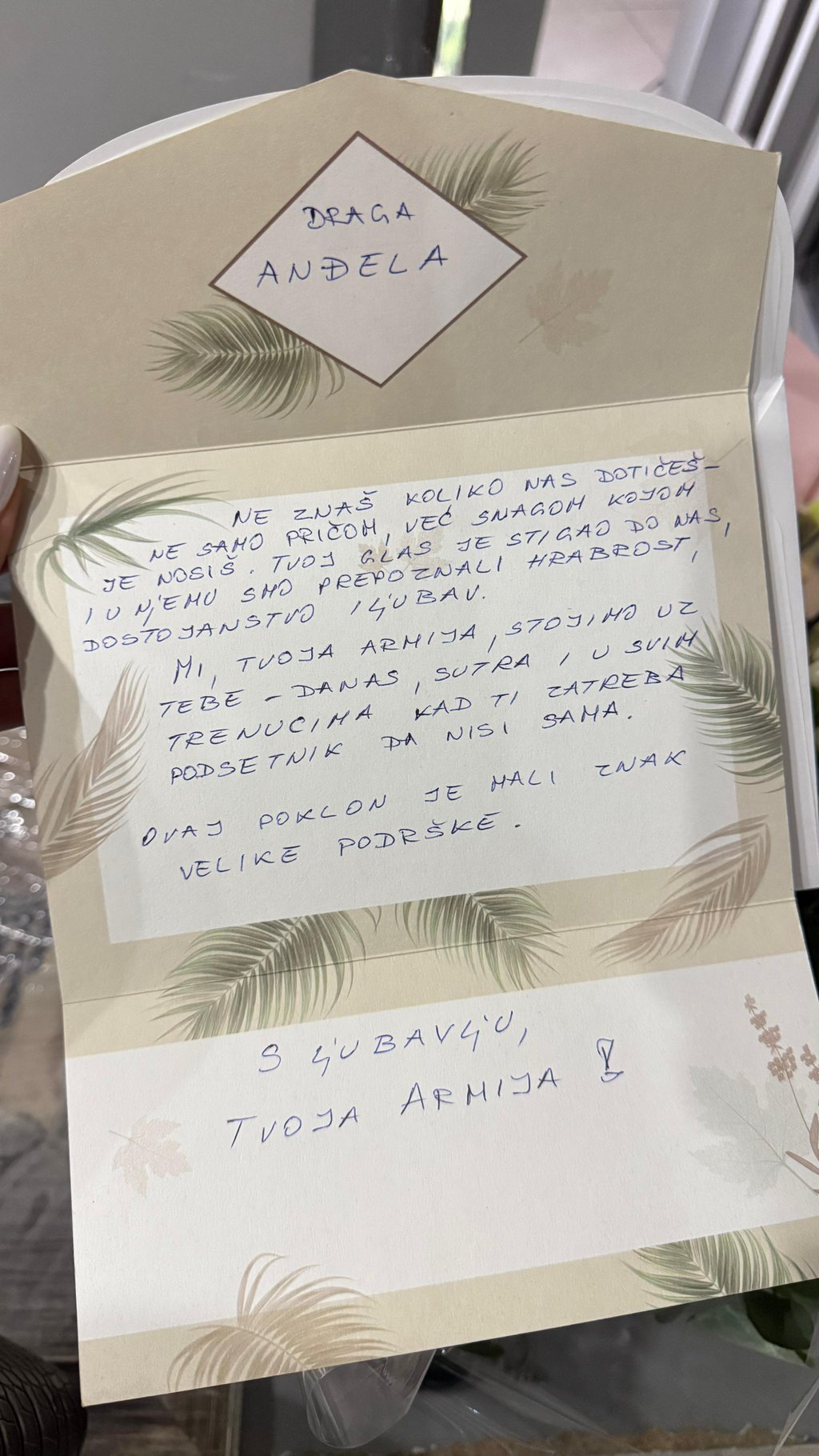 Anđelu na Pinku dočekalo ogromno iznenađenje: Ovo će joj posebno značiti: Tvoja priča je dokaz da iz tame može izrasti svetlost (FOTO+VIDEO)
