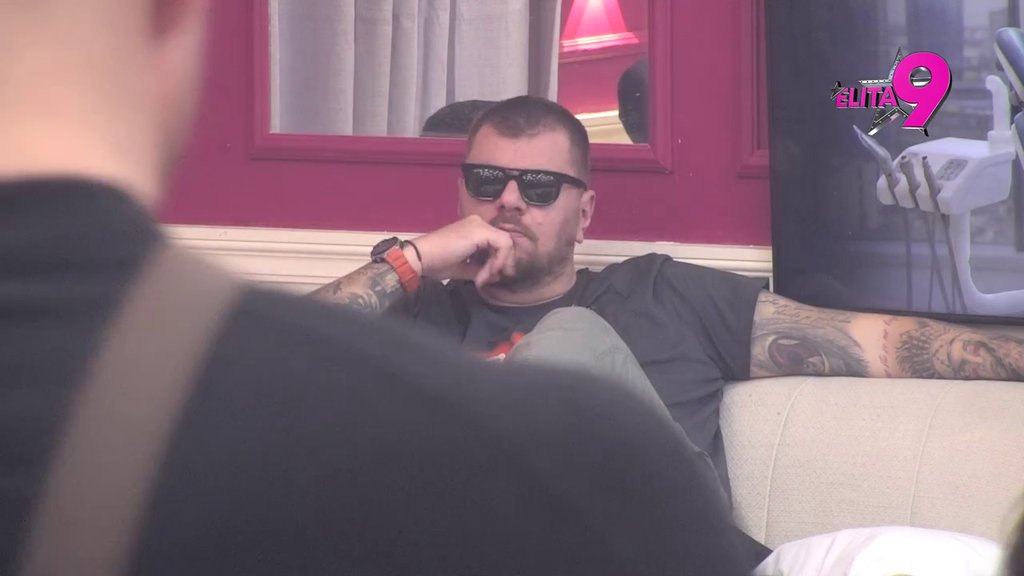 Pala joj roletna: Matora poludela jer pričaju da je loš čovek, nakon haosa sa Janjušem samo Dragana stala uz nju! (VIDEO)