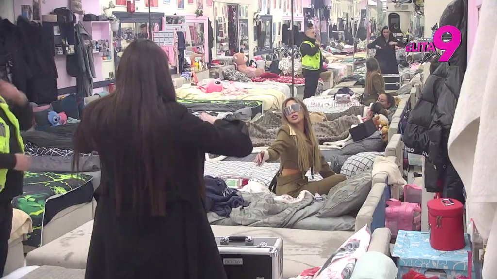 Ne znaš kako ti se ćerka zove, mama ti je dr*lja iz Tetova: Sofija uletela u crveno kao nikad, spomenula Comaru i Barbaru: Više dete viđa moj prijatelj koji ti h*fta Milicu, NEGO TI (VIDEO)