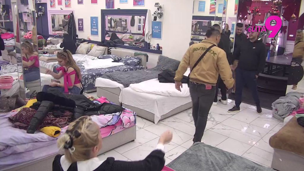 PONOVO HAOS ZBOG KREVETA! Bora urla po spavaćoj sobi: Nemojte da vam izvrnem sad sve! (VIDEO)