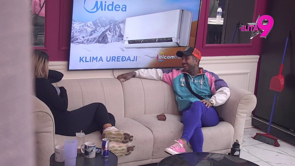 Plaši se utorka! Aneli na sve načine pokušava da priđe Filipu, pa mu izljubomorisala zbog kačketa: Što ne nosiš moj kačket?! (VIDEO)