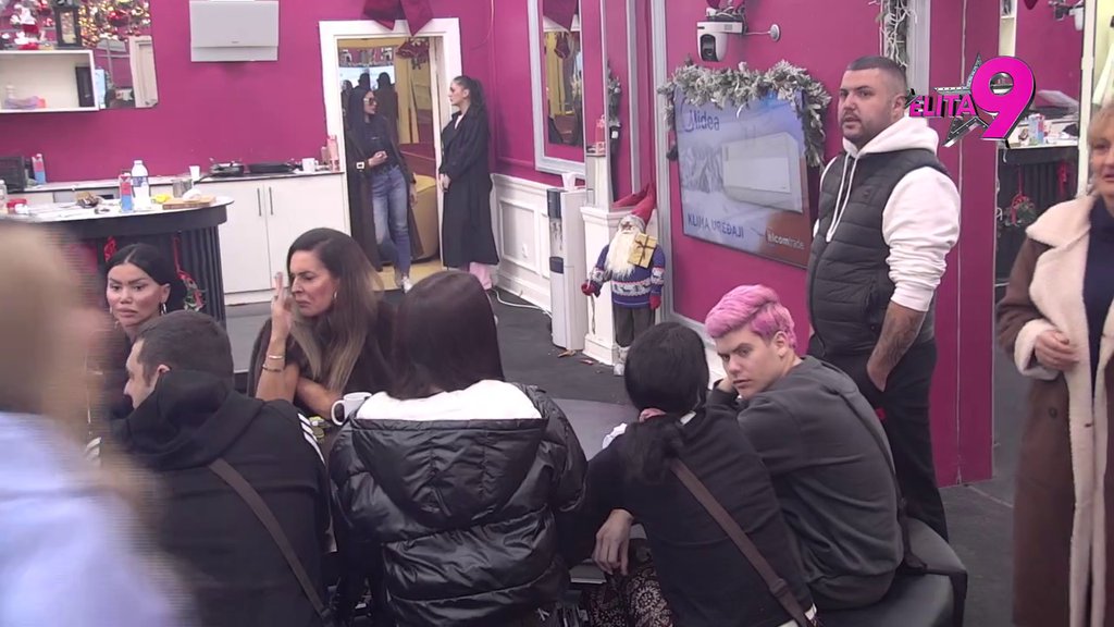 GMAZ DEBELI! Asmin i Dušica U BRUTALNOJ SVAĐI, on je začikavao da skine gaće, ona mu ŽESTOKO UZVRATILA! (VIDEO)