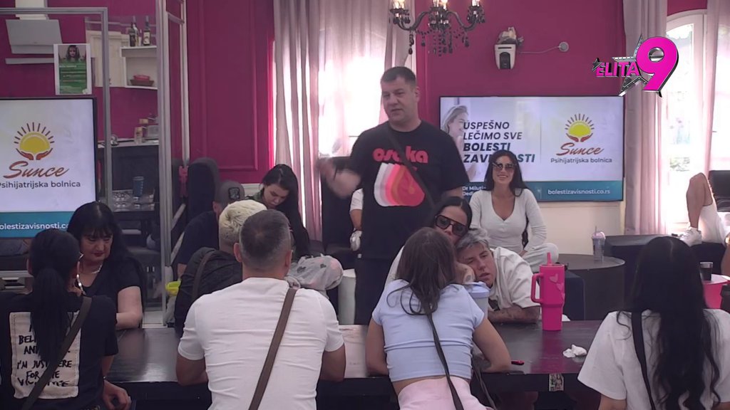 Filip je odlepio za Aneli, dođe mi 500 evra, UĆI ĆE SA NJOM U VEZU! Marinković otkrio da je Đukić zaljubljen u Ahmićku pa Anđelu poručio: Jelkice, Stanija je moja! (VIDEO)