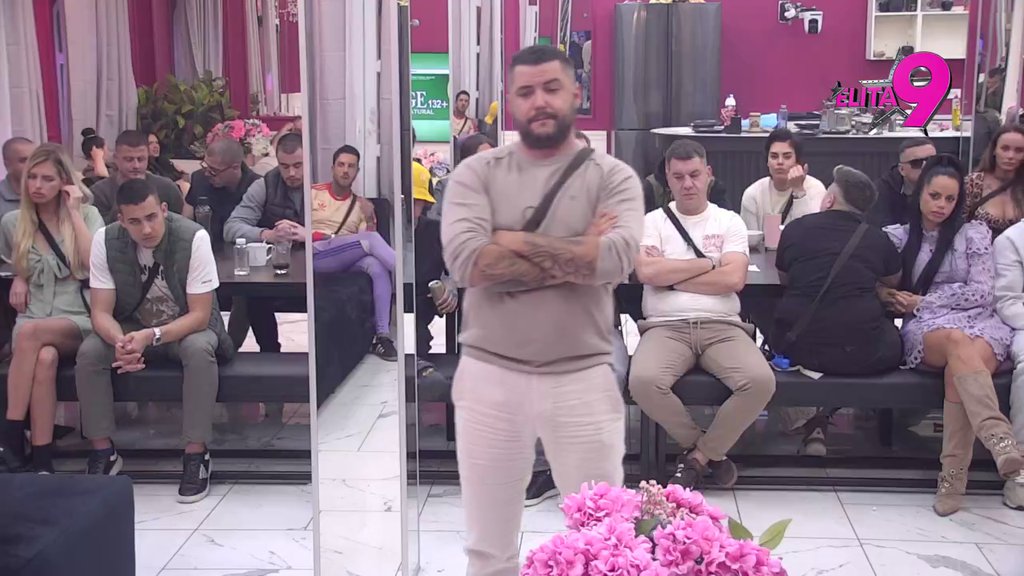 ŠOK U UŽIVO PROGRAMU! Asmin otkrio novu Anelinu krađu, pa demonstrirao kako se tresla kod Karamujića (VIDEO)