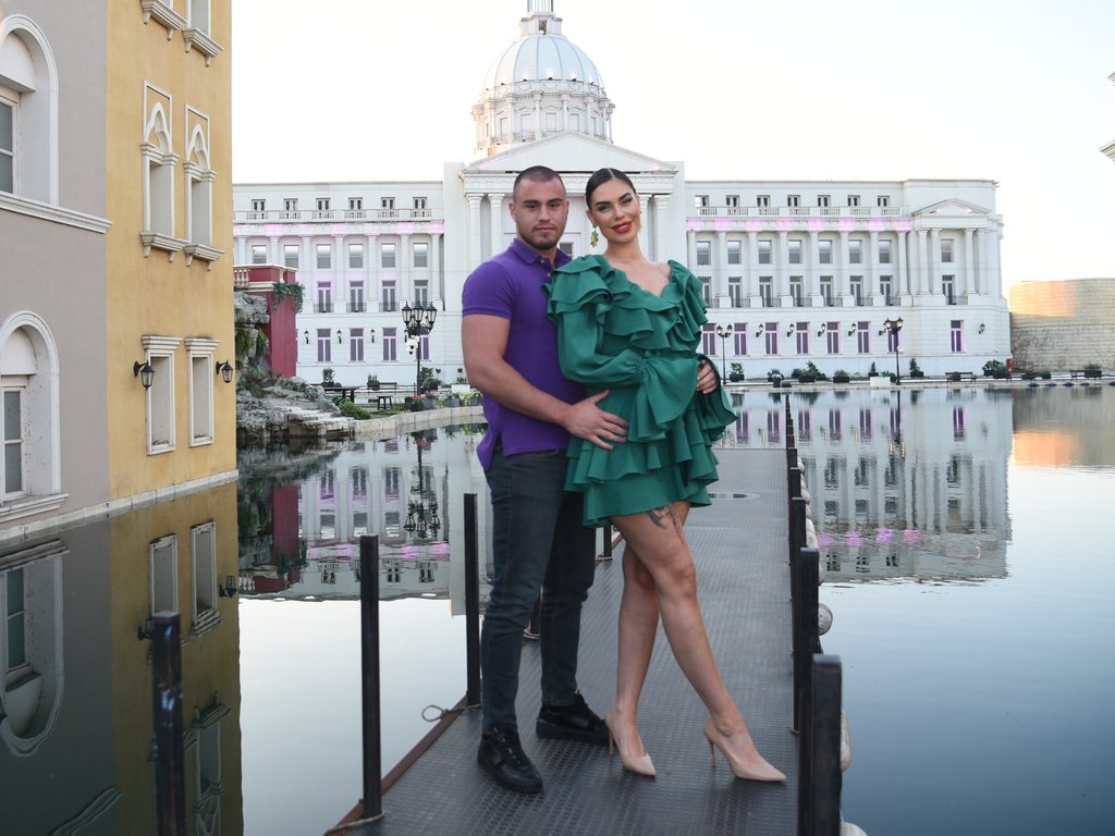 Utorak će izbaciti iz veze?! Mina i Viktor, kao pravi zaljubljeni skladni par pozirali za vaskršnji editorijal Pink.rs portala, deluju kao da nemaju probleme (FOTO)