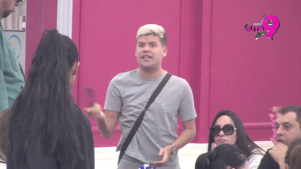 Ratno stanje u Eliti: Uroš žestoko napao Anitu, ona ga brutalnim rečima odjavila za sva vremena! (VIDEO)