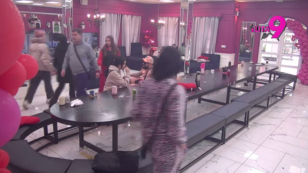 GRMI, SEVA! Ivan BRUTALNO zaratio sa Sarom, on repetirao vređalicu, pa usmerio u pravcu bivše: NE MOGU OČIMA DA TE GLEDAM! (VIDEO)