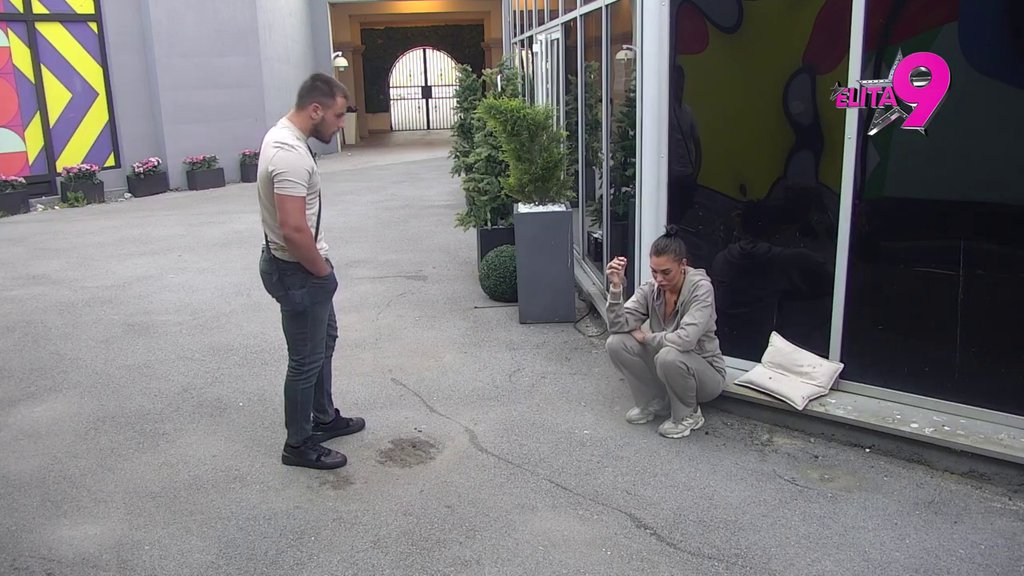 Ti si blamčina, lažeš da sam te... Viktoru pala vilica od šoka zbog Mininih izjava, ne veruje šta sluša (VIDEO)