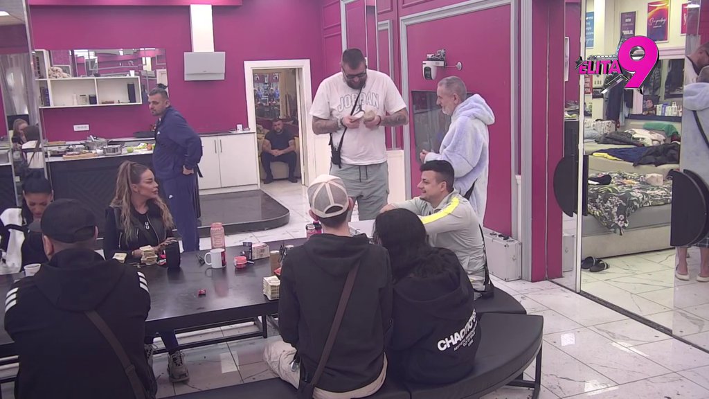 Ti si DEVOJKA SA KOJOM BIH BIO U OZBILJNOJ VEZI! Janjuš bacio novu udicu, ovoj učesnici ponudio romansu! (VIDEO)